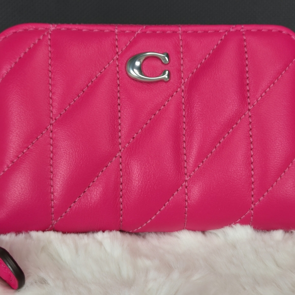 NWT Coach Leather Pillow Quilted Small Zip Around Card Case in Dragon fruit - Picture 1 of 11